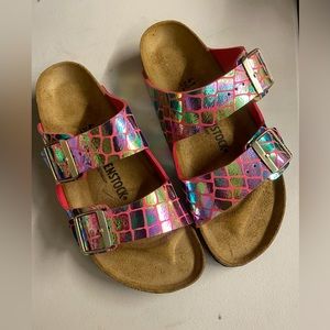 NWOT Birkenstock Arizona Gator Gleam Two-Strap Iridescent Sandals